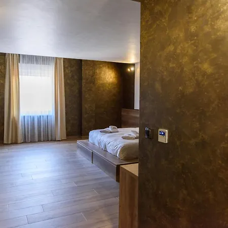 Monogramlux Inn Indija