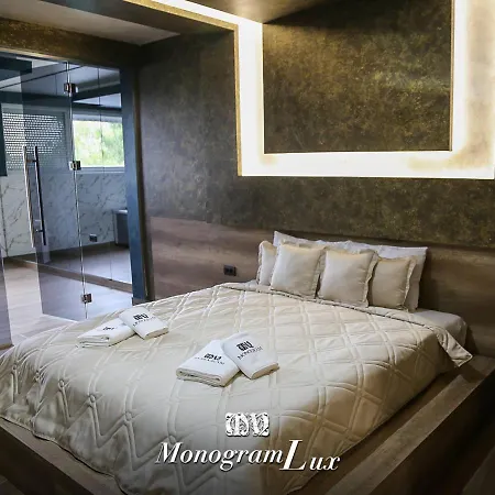 אורחן Monogramlux *