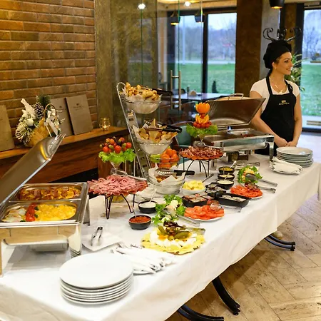 אורחן Monogramlux *