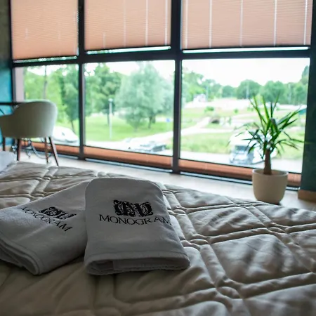 Monogramlux אורחן Indija