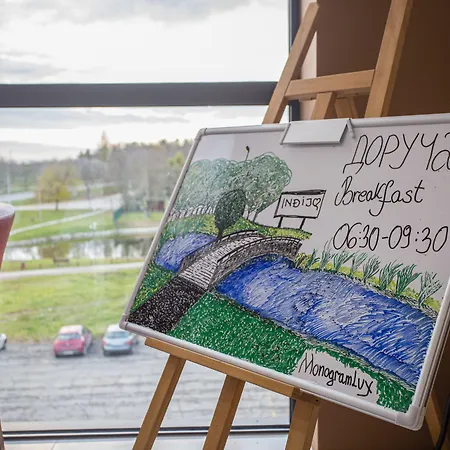 אורחן Monogramlux *