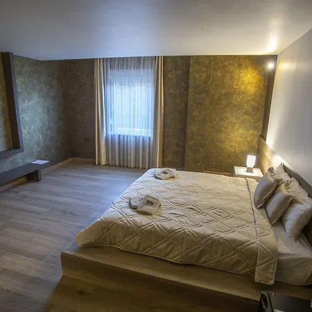 Monogramlux אורחן *