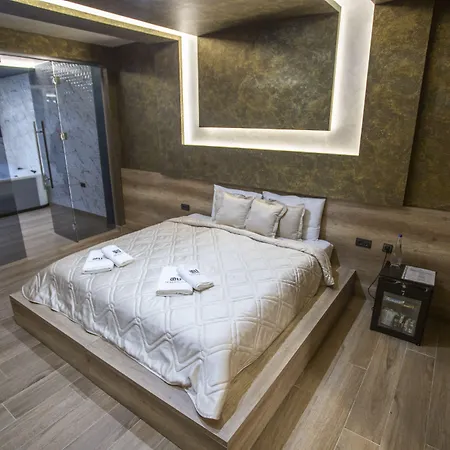 Monogramlux Inn Indija